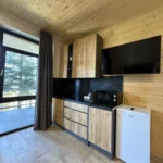 Ставок та зелена зона відпочинку на території комплексу Гірська Лаванда