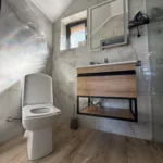 Інтер'єр номера у карпатському стилі — оренда апартаментів Гірська Лаванда