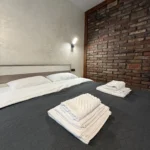 Пішохідна алея між апартаментами у Східниці — Гірська Лаванда