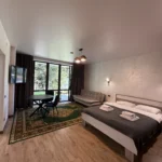 Дерев'яні котеджі з верандами — оренда апартаментів Гірська Лаванда