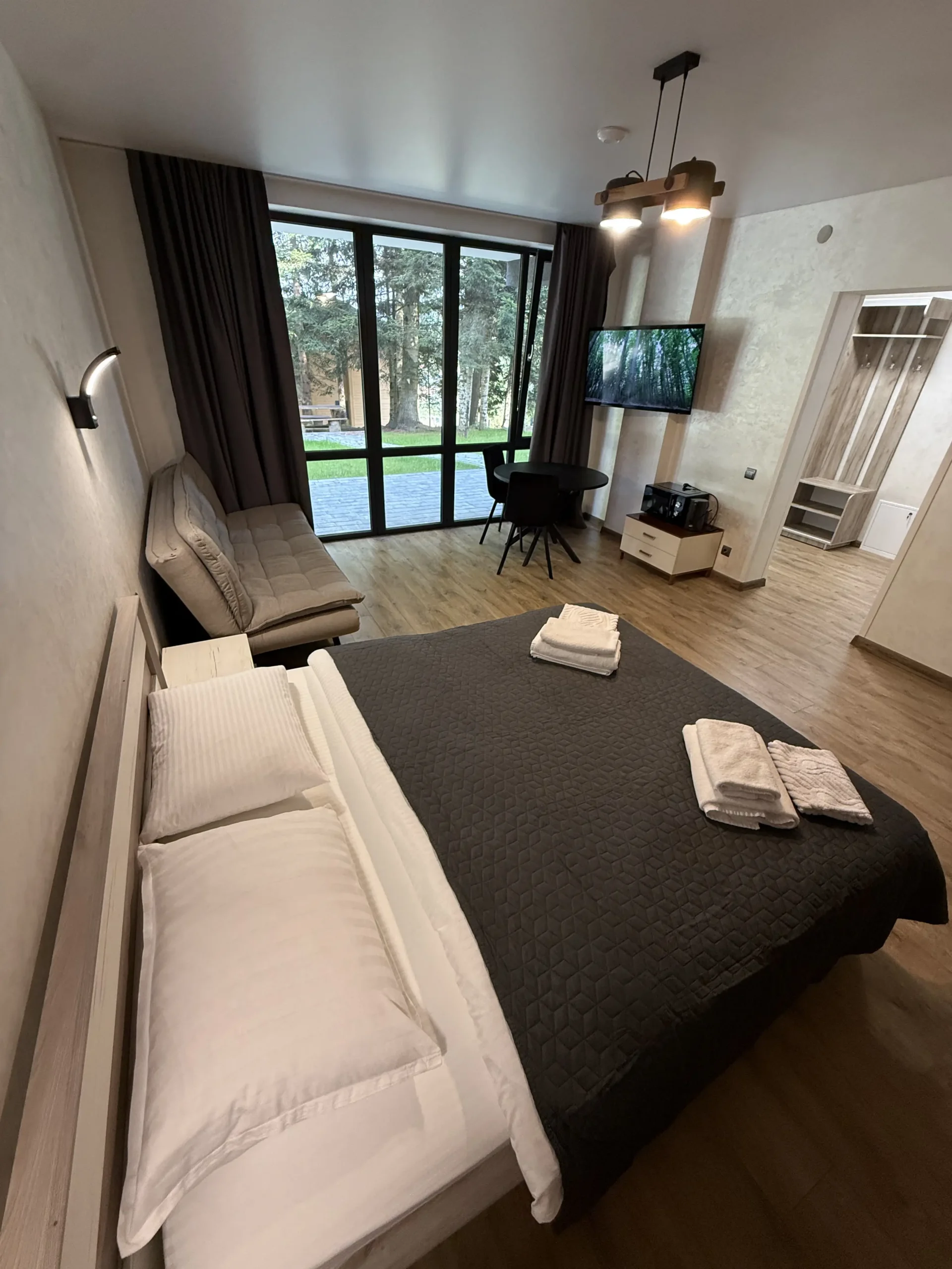 Сімейні апартаменти з терасою на 1-му поверсі