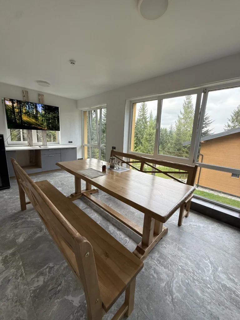 Зона відпочинку при сауні з видом на ліс — SPA Гірська Лаванда